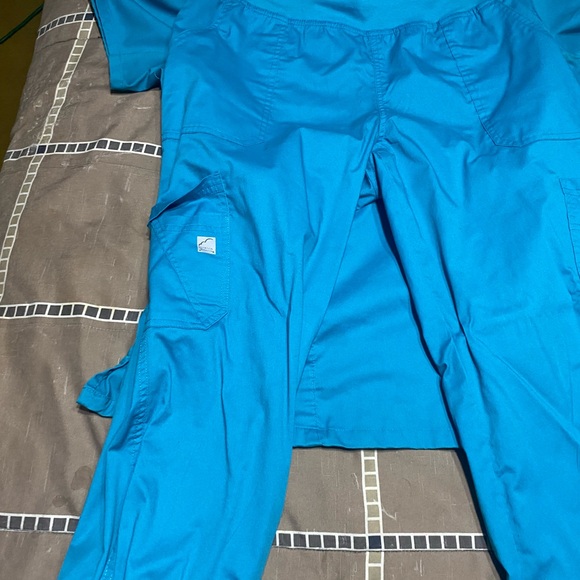 Uniform Advantage Blue Buttersoft Scrub Set - Picture 3 of 6